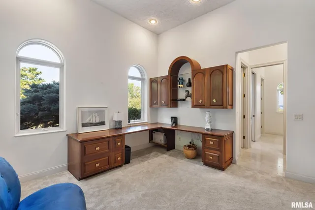 $1,099,999 | 28176 226th Street, Le Claire, IA 52753