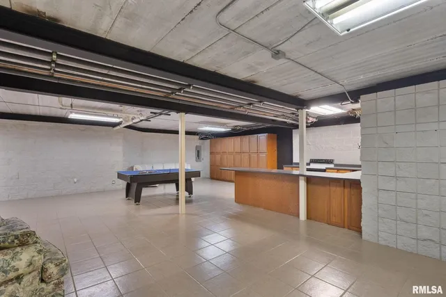 $1,099,999 | 28176 226th Street, Le Claire, IA 52753