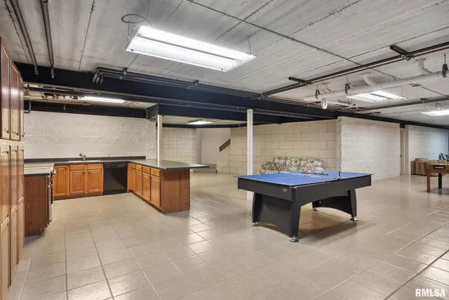 $1,099,999 | 28176 226th Street, Le Claire, IA 52753