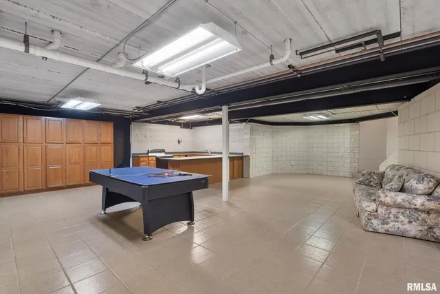 $1,099,999 | 28176 226th Street, Le Claire, IA 52753