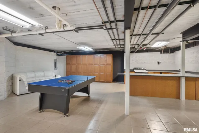 $1,099,999 | 28176 226th Street, Le Claire, IA 52753