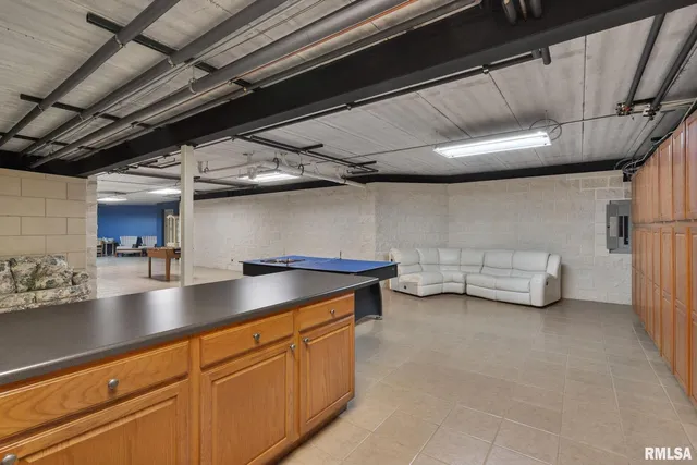 $1,099,999 | 28176 226th Street, Le Claire, IA 52753