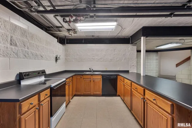 $1,099,999 | 28176 226th Street, Le Claire, IA 52753