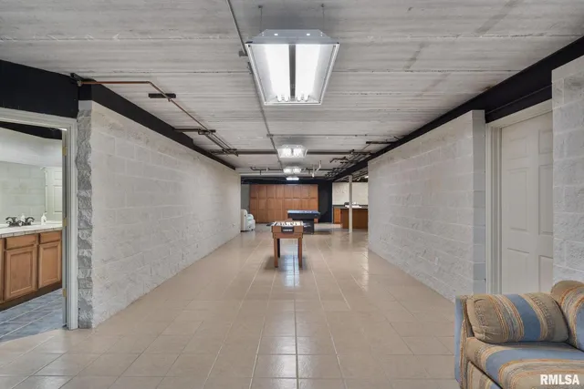 $1,099,999 | 28176 226th Street, Le Claire, IA 52753