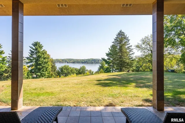 $1,099,999 | 28176 226th Street, Le Claire, IA 52753