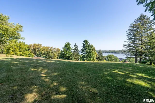 $1,099,999 | 28176 226th Street, Le Claire, IA 52753