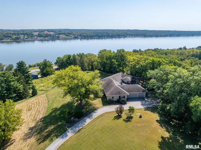 $1,099,999 | 28176 226th Street, Le Claire, IA 52753