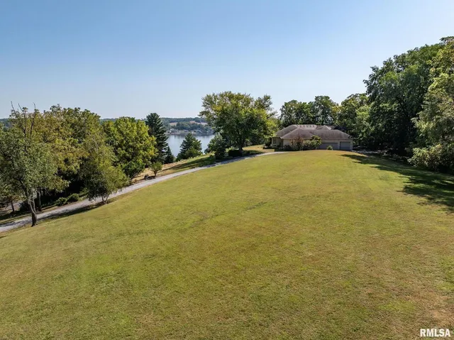 $1,099,999 | 28176 226th Street, Le Claire, IA 52753