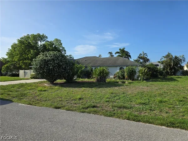 $250,000 | 320 Southeast 2nd Street, Cape Coral, FL 33990