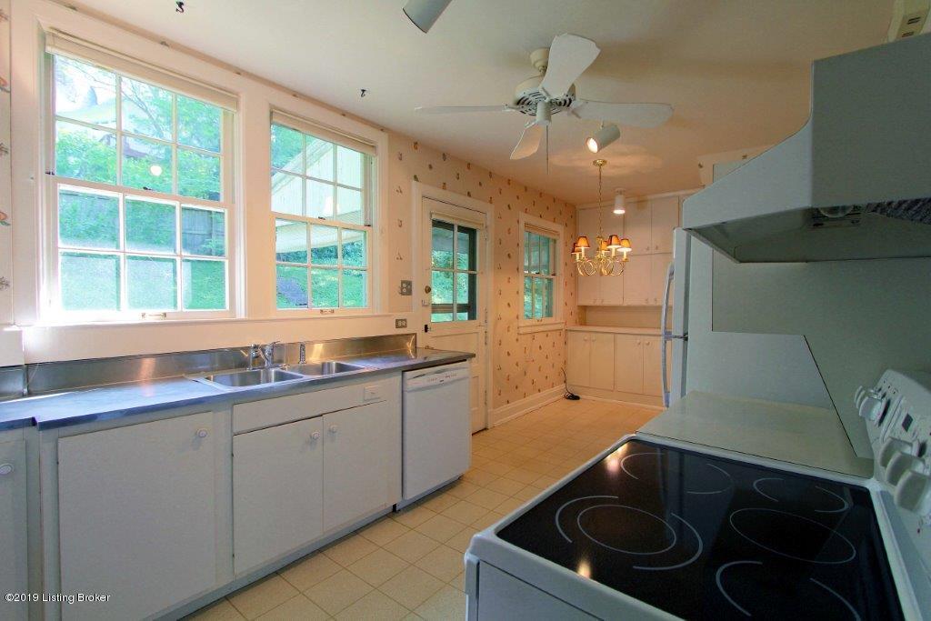 78 Valley Road Louisville, KY 40204 - Photo 17 of 41 17 Kitchen
