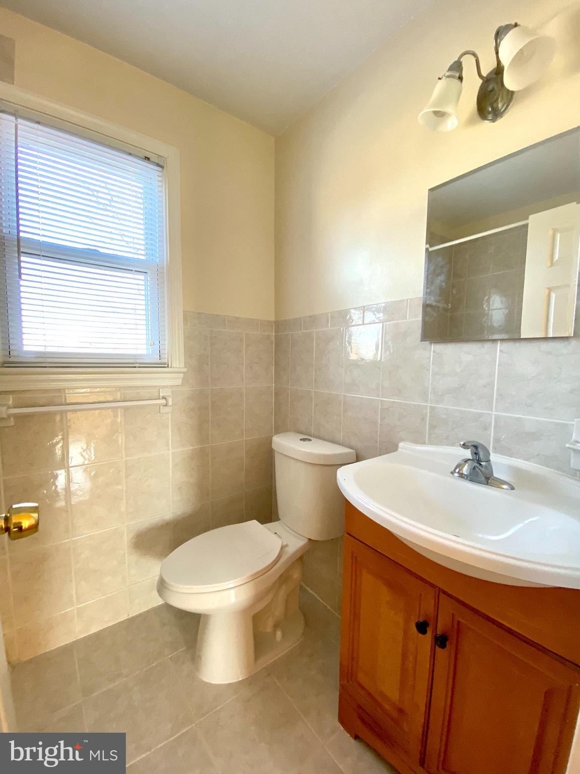 3105 Medway Street Silver Spring, MD 20902 - Photo 22 of 38 2nd floor full bath