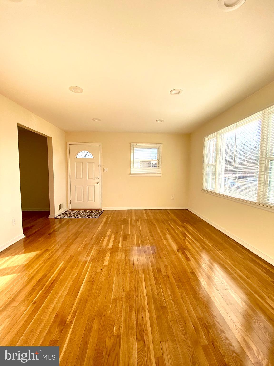 3105 Medway Street Silver Spring, MD 20902 - Photo 4 of 38 Living room