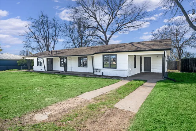 $1,300 | 476 Ellinger Road, La Grange, TX 78945