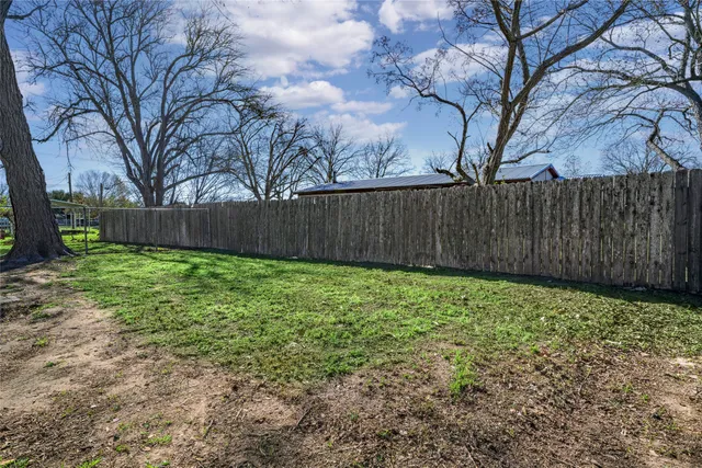 $1,300 | 476 Ellinger Road, La Grange, TX 78945
