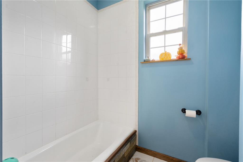 197 William Street McKees Rocks, PA 15136 - Photo 17 of 25 a bathroom with a window