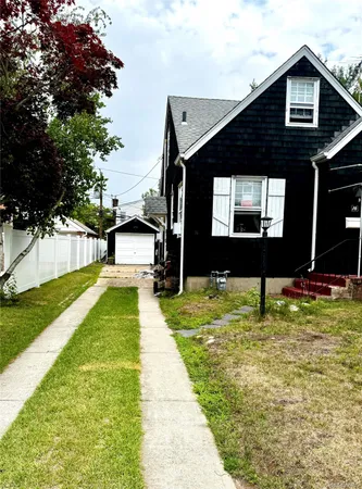 $4,000 | Undisclosed Address, New Hyde Park, NY 11040