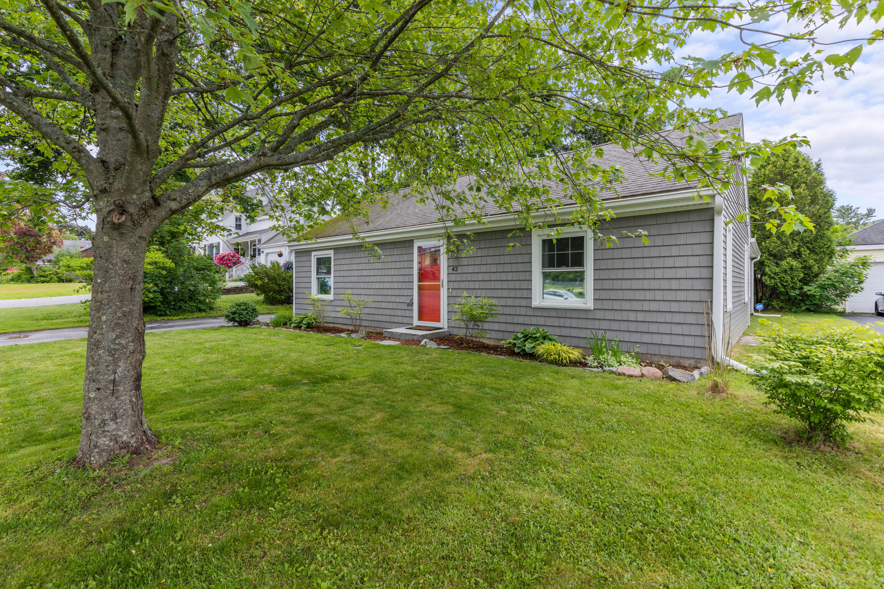 42 Victor Road Portland, ME 04103 - Photo 3 of 39 42 Victor