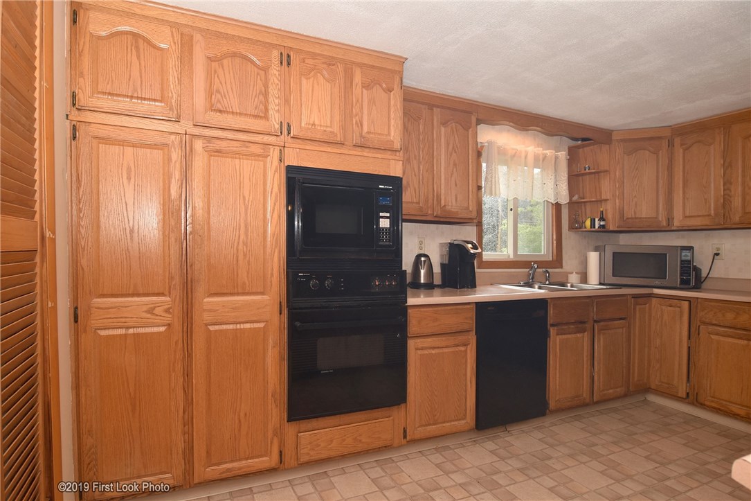 132 Phillips Street Woonsocket, RI 02895 - Photo 8 of 27 Gallery Image 8