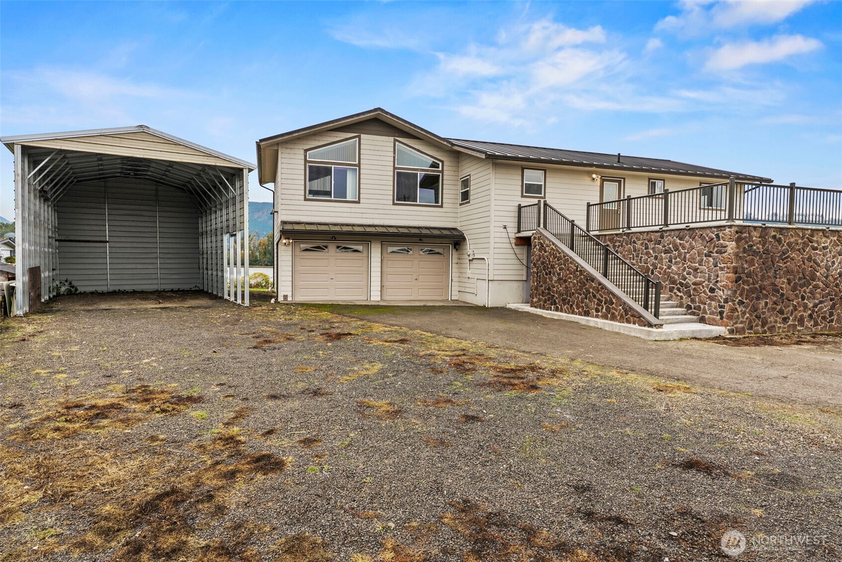 277 West Sunny Sands Road Cathlamet, WA 98612 - Photo 13 of 40