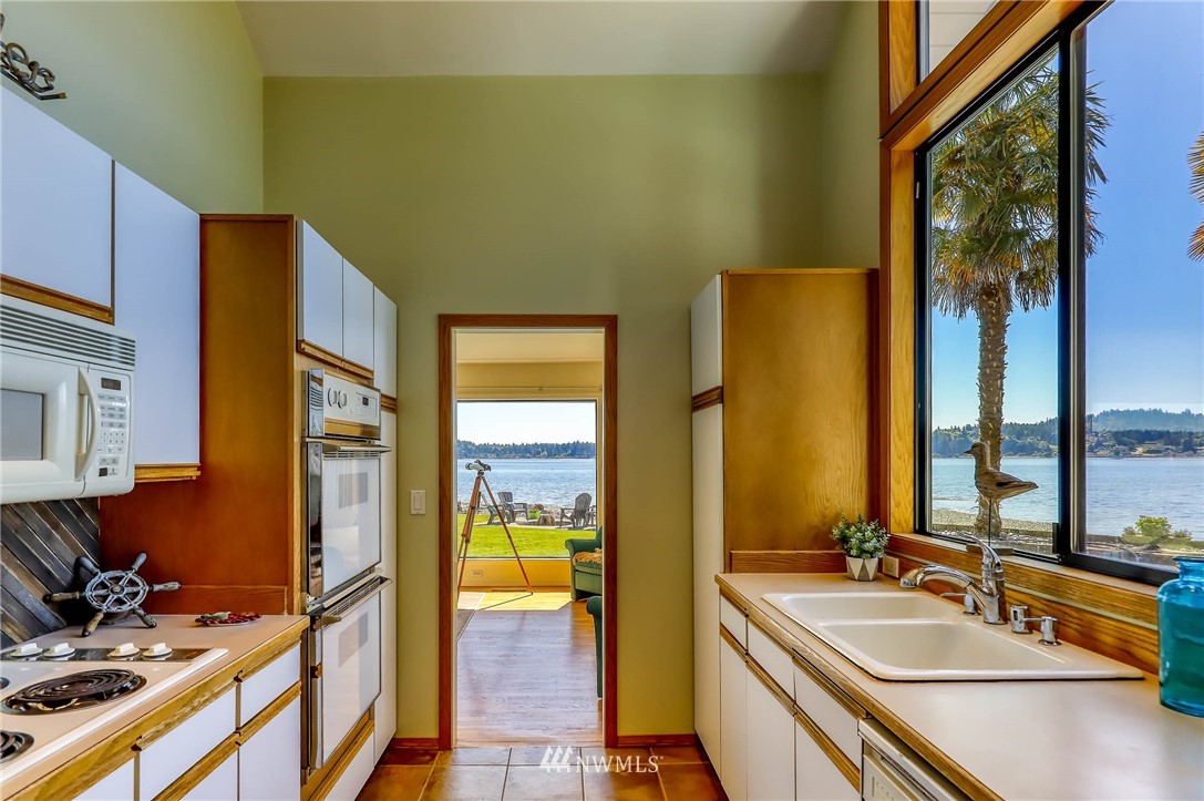 2012 Northeast Enetai Beach Road Bremerton, WA 98310 - Photo 16 of 40 Gallery Image 16