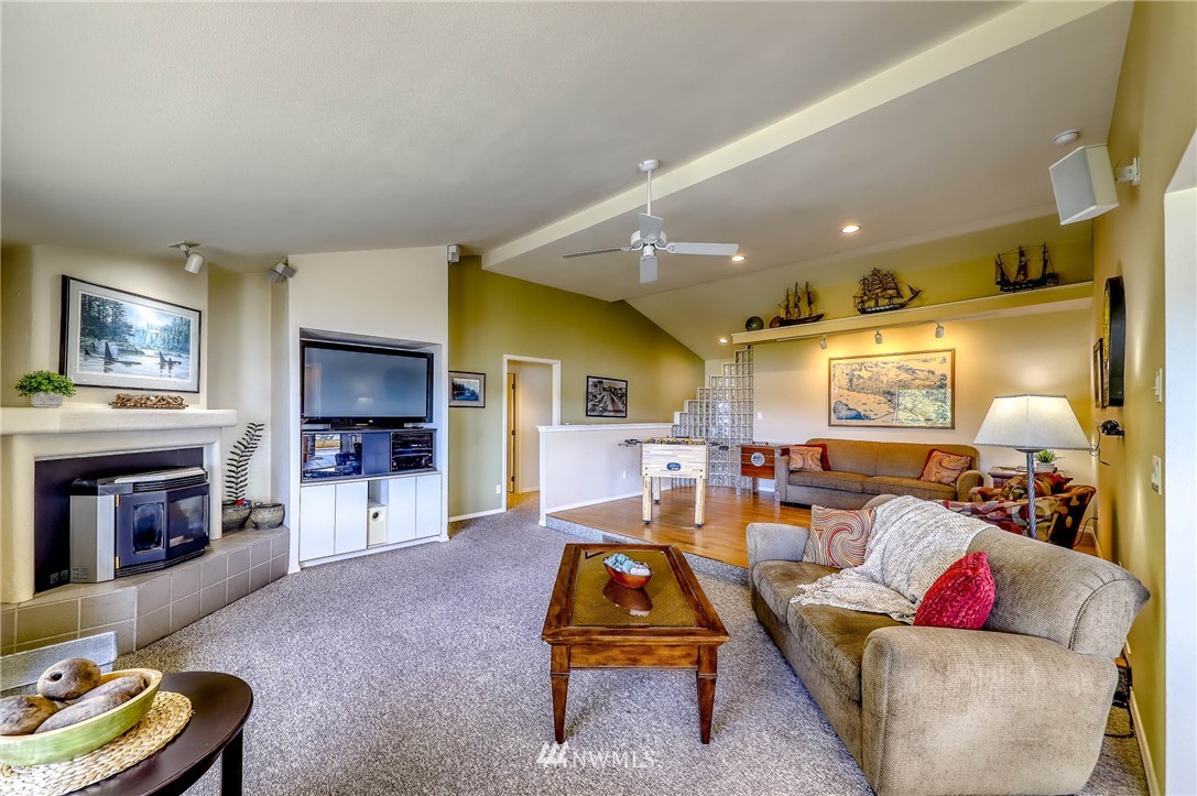 2012 Northeast Enetai Beach Road Bremerton, WA 98310 - Photo 18 of 40 Gallery Image 18