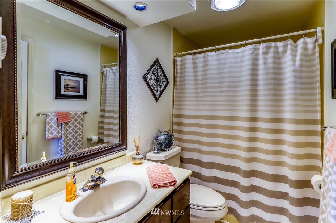 2012 Northeast Enetai Beach Road Bremerton, WA 98310 - Photo 24 of 40 Gallery Image 24