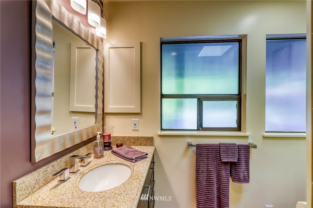 2012 Northeast Enetai Beach Road Bremerton, WA 98310 - Photo 27 of 40 Gallery Image 27