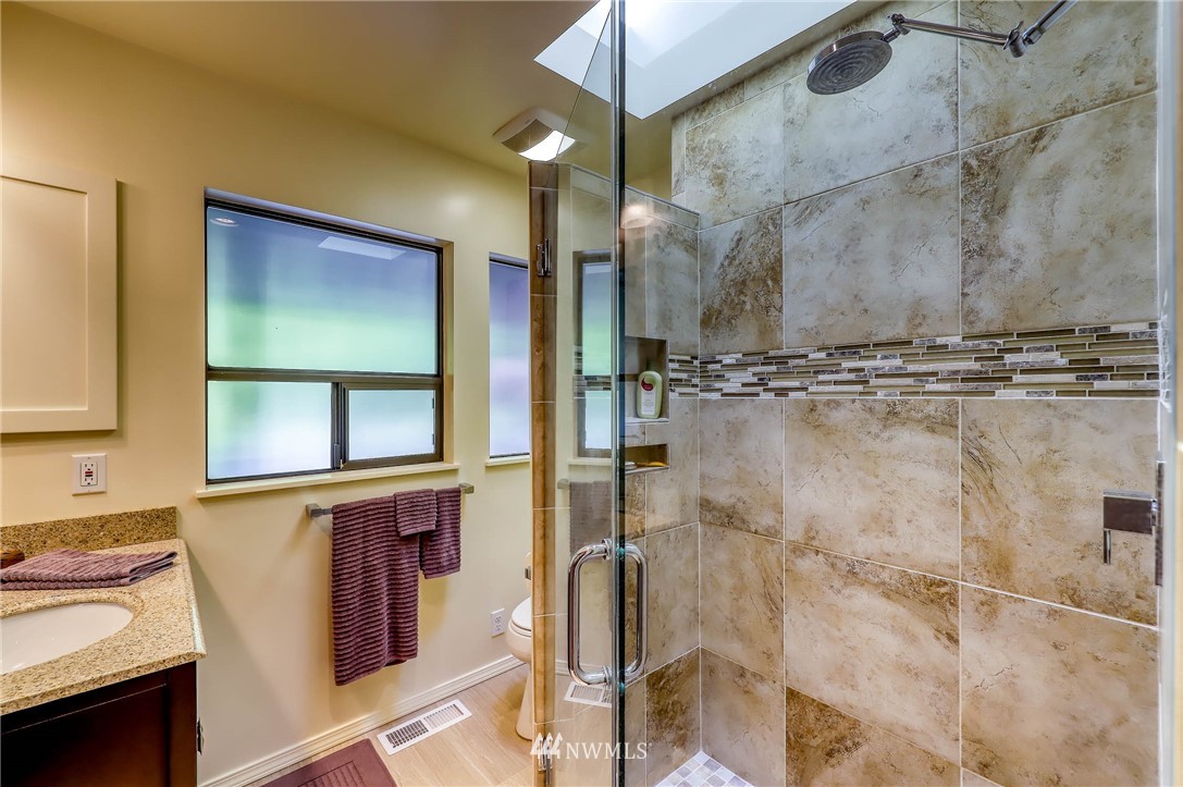 2012 Northeast Enetai Beach Road Bremerton, WA 98310 - Photo 28 of 40 Gallery Image 28