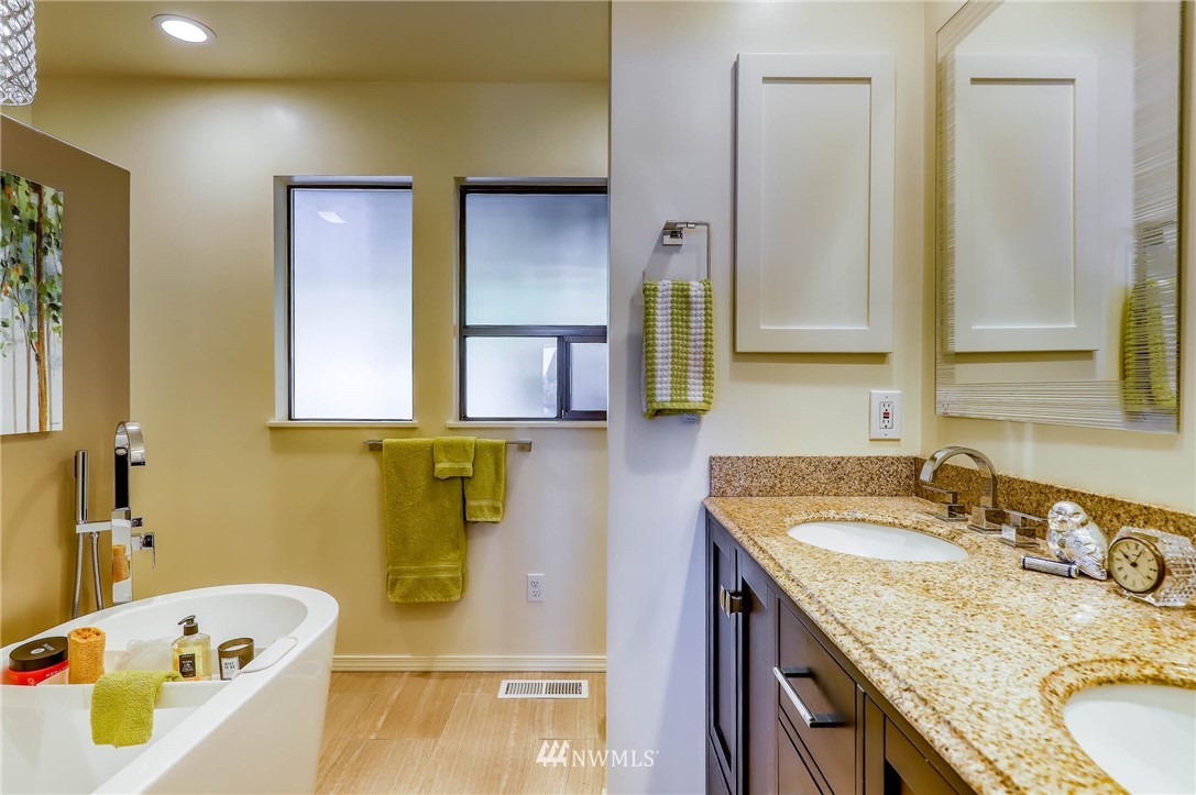 2012 Northeast Enetai Beach Road Bremerton, WA 98310 - Photo 33 of 40 Gallery Image 33