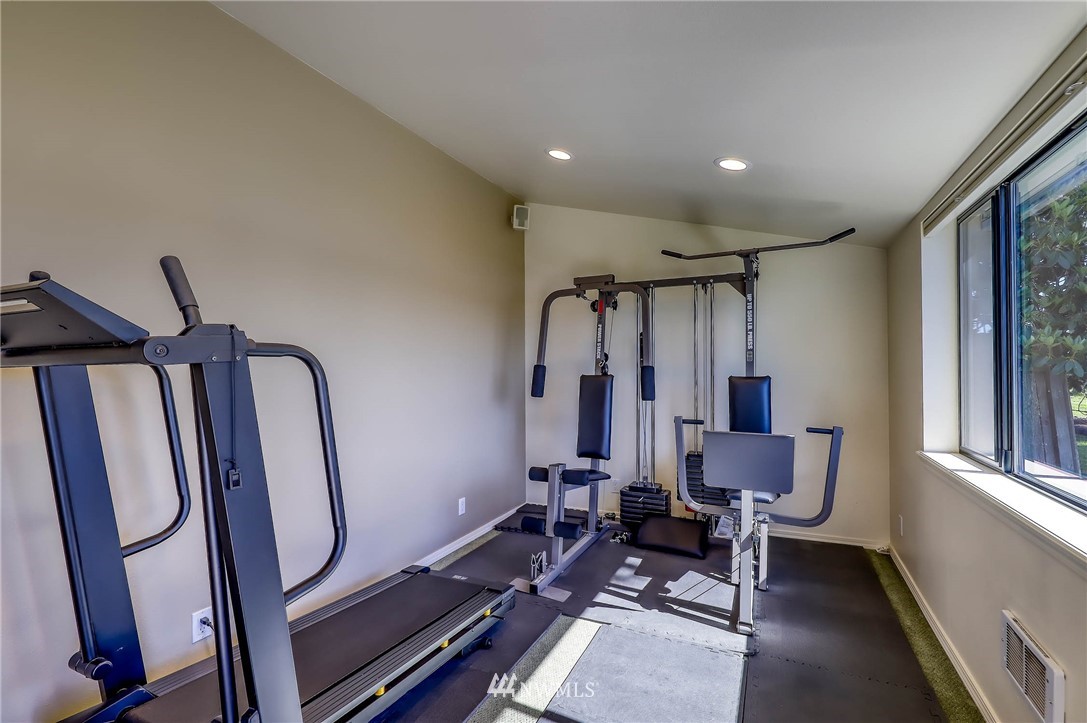 2012 Northeast Enetai Beach Road Bremerton, WA 98310 - Photo 34 of 40 Gallery Image 34