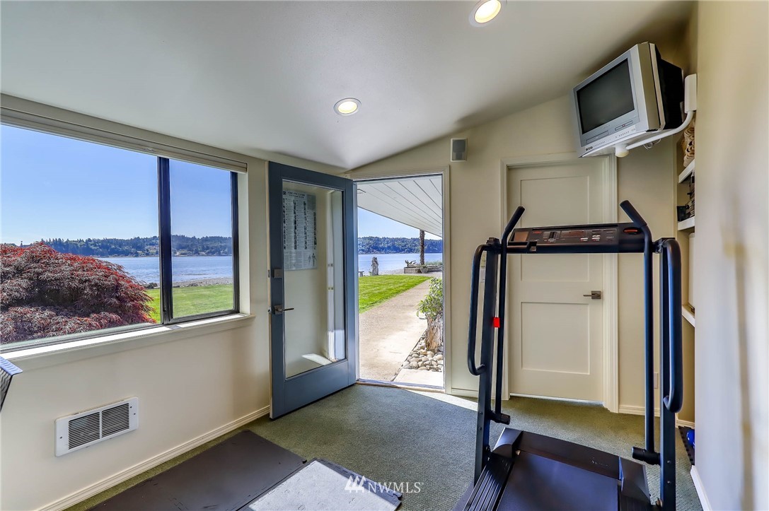 2012 Northeast Enetai Beach Road Bremerton, WA 98310 - Photo 35 of 40 Gallery Image 35