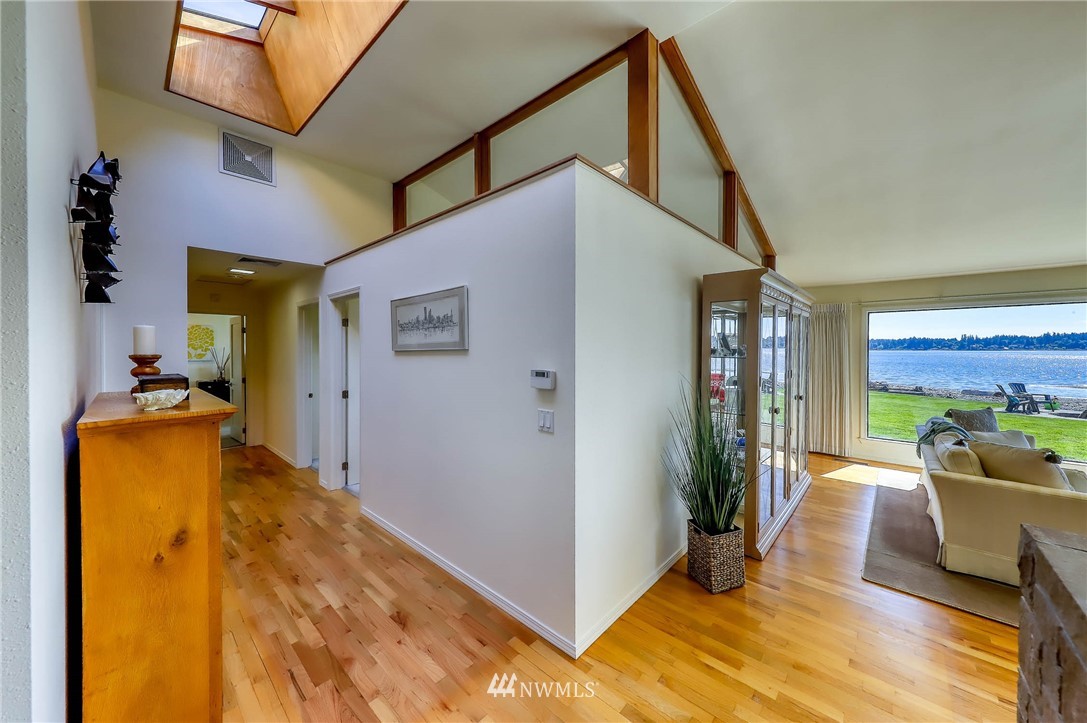 2012 Northeast Enetai Beach Road Bremerton, WA 98310 - Photo 10 of 40 Gallery Image 10