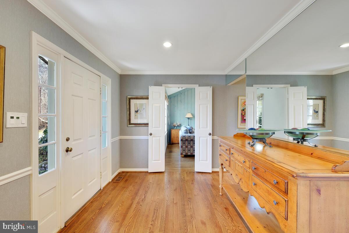11936 Canfield Road Potomac, MD 20854 - Photo 4 of 44