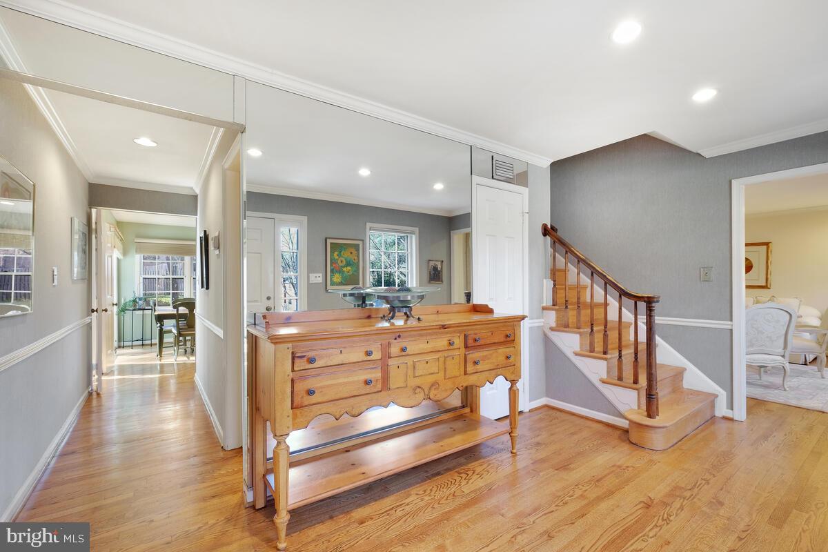 11936 Canfield Road Potomac, MD 20854 - Photo 5 of 44