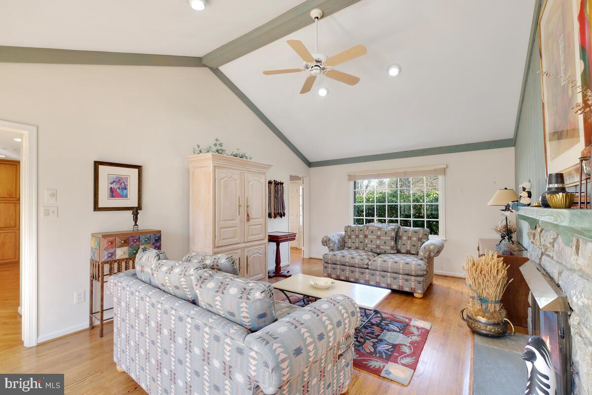 11936 Canfield Road Potomac, MD 20854 - Photo 7 of 44