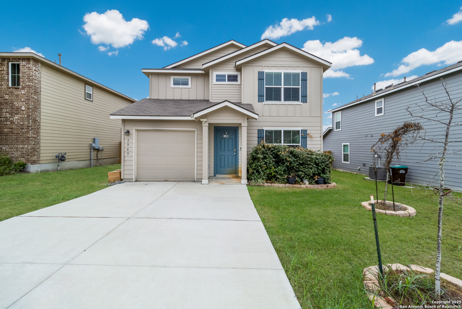 5965 Kendall Prairie Converse, TX 78109 - Photo 1 of 14 a front view of a house with a garden