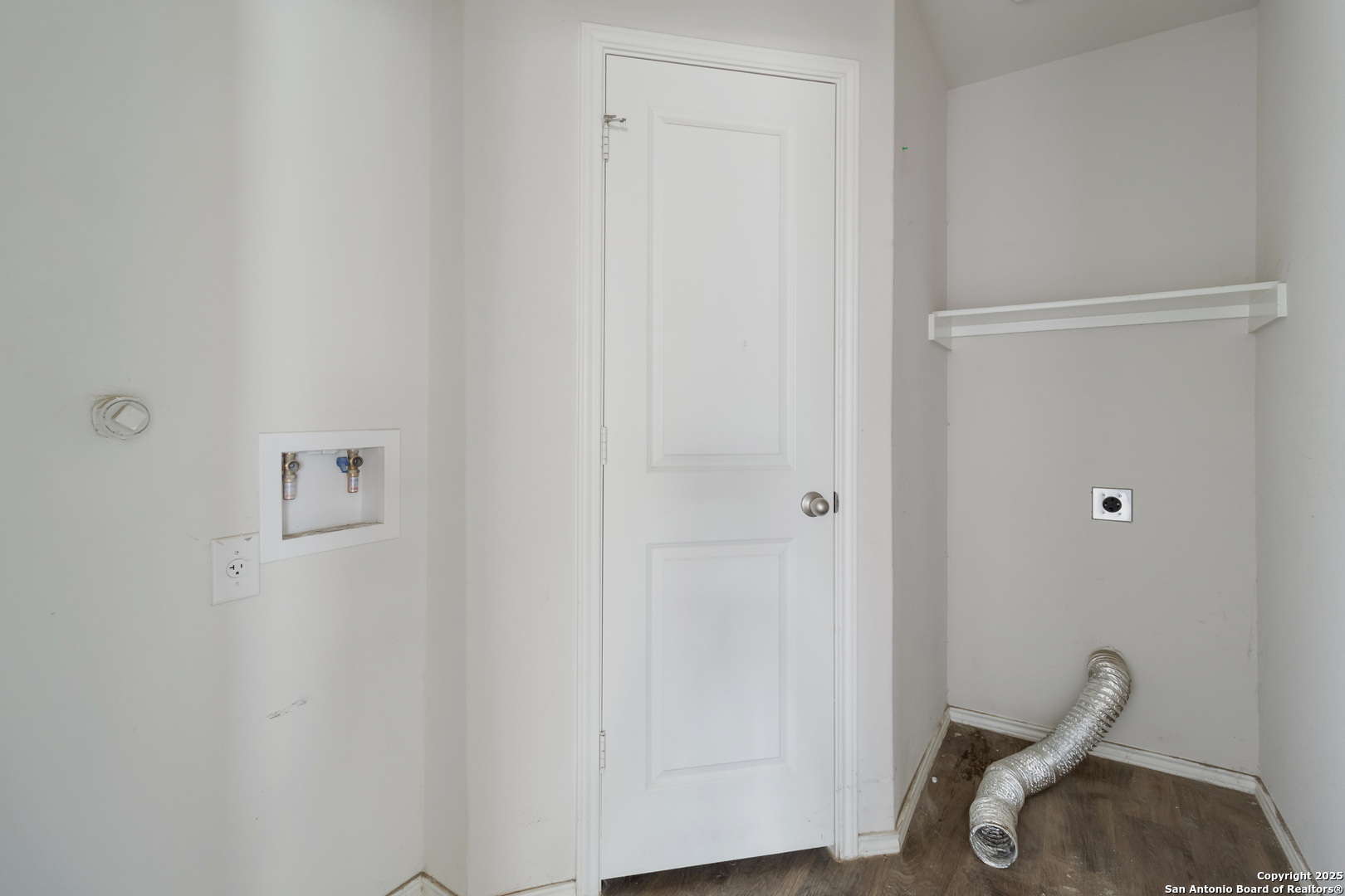 5965 Kendall Prairie Converse, TX 78109 - Photo 9 of 14 a bathroom with a toilet