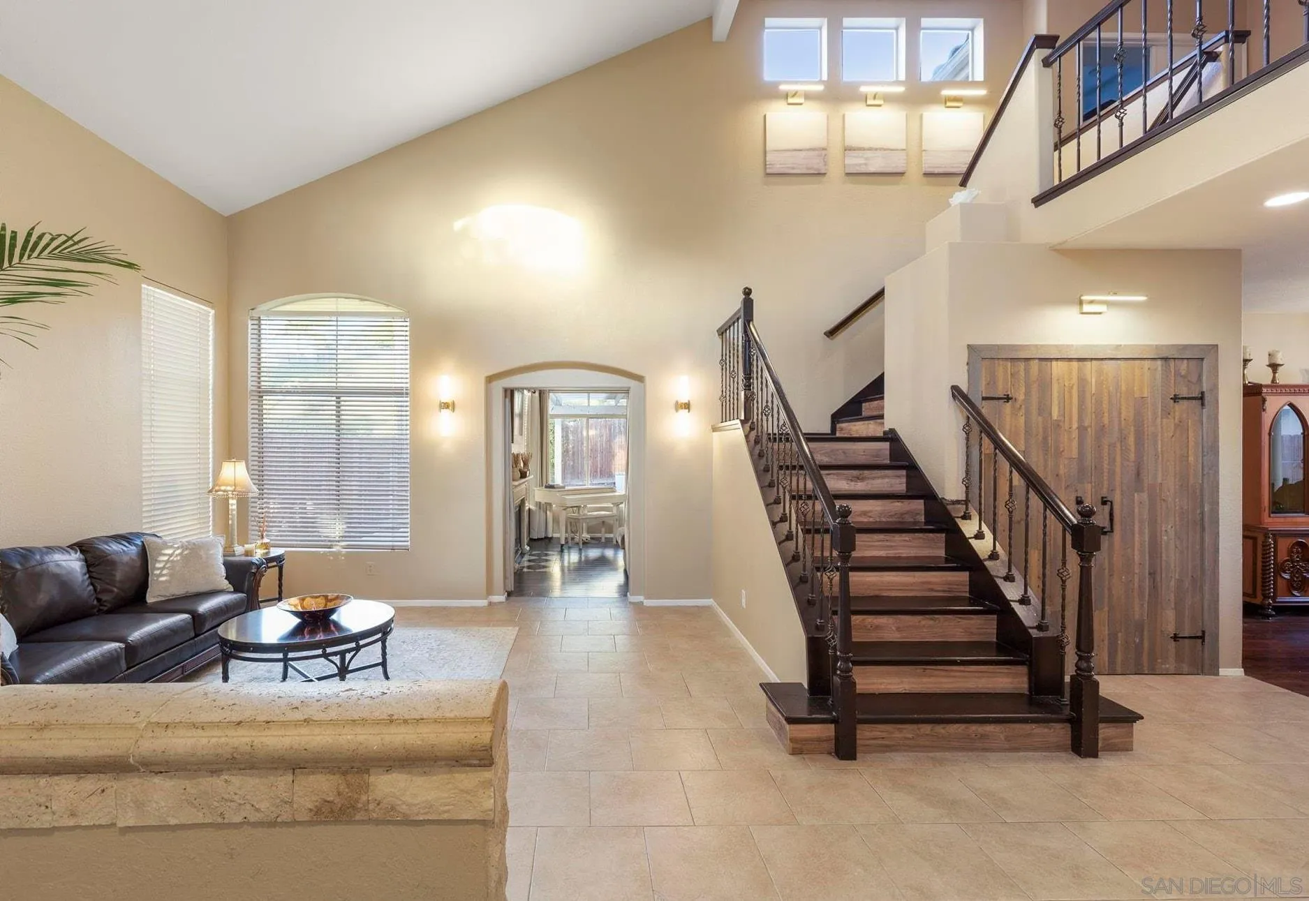 838 Masters Drive Oceanside, CA 92057 - Photo 3 of 39 Entry