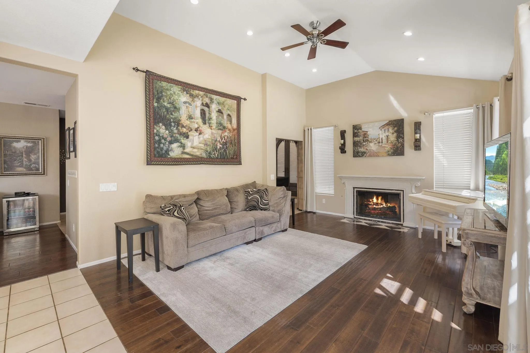 838 Masters Drive Oceanside, CA 92057 - Photo 10 of 39 Living Room