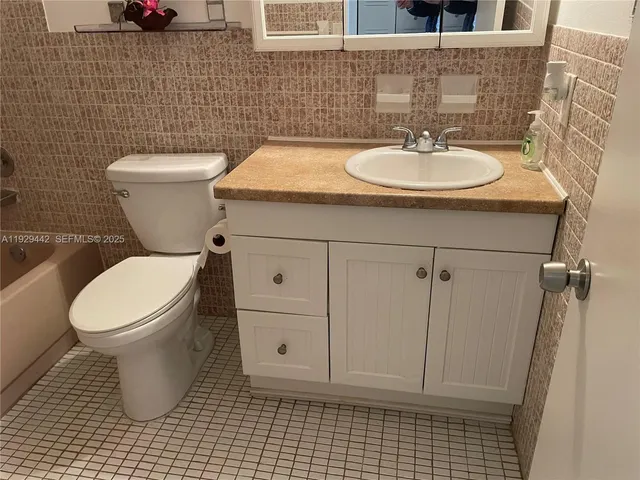 $130,000 | 20120 Northeast 2nd Avenue, Unit W28, Miami Gardens, FL 33179