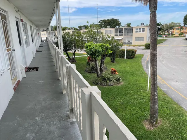 $130,000 | 20120 Northeast 2nd Avenue, Unit W28, Miami Gardens, FL 33179