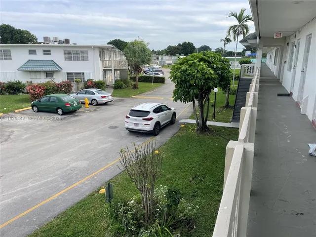$130,000 | 20120 Northeast 2nd Avenue, Unit W28, Miami Gardens, FL 33179