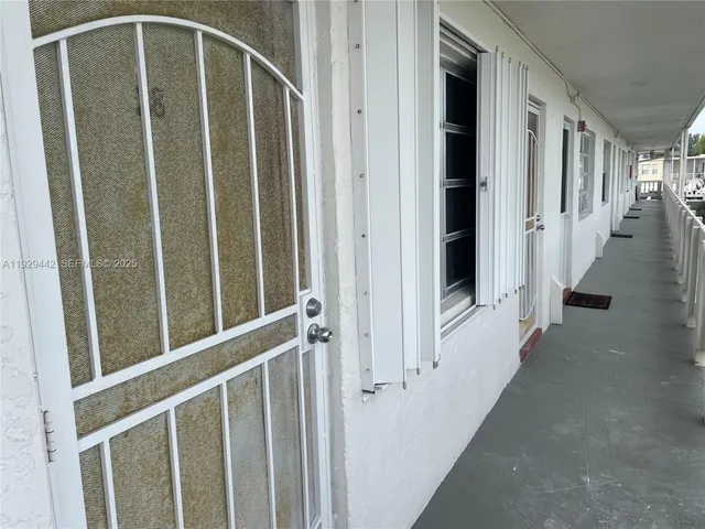 $130,000 | 20120 Northeast 2nd Avenue, Unit W28, Miami Gardens, FL 33179