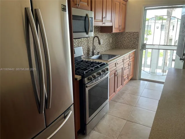 $130,000 | 20120 Northeast 2nd Avenue, Unit W28, Miami Gardens, FL 33179