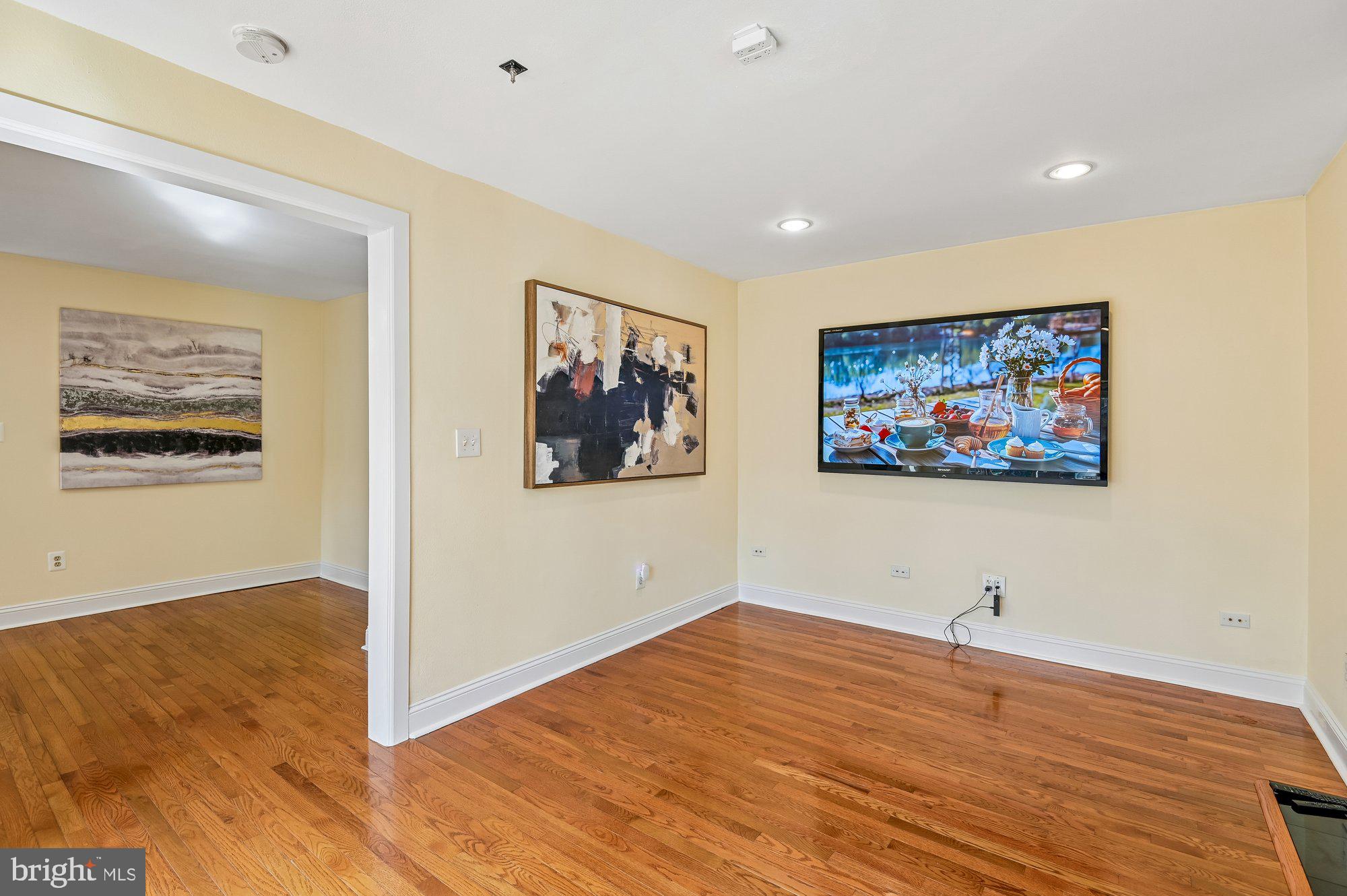 10543 Tolling Clock Way Columbia, MD 21044 - Photo 16 of 47 Living Room