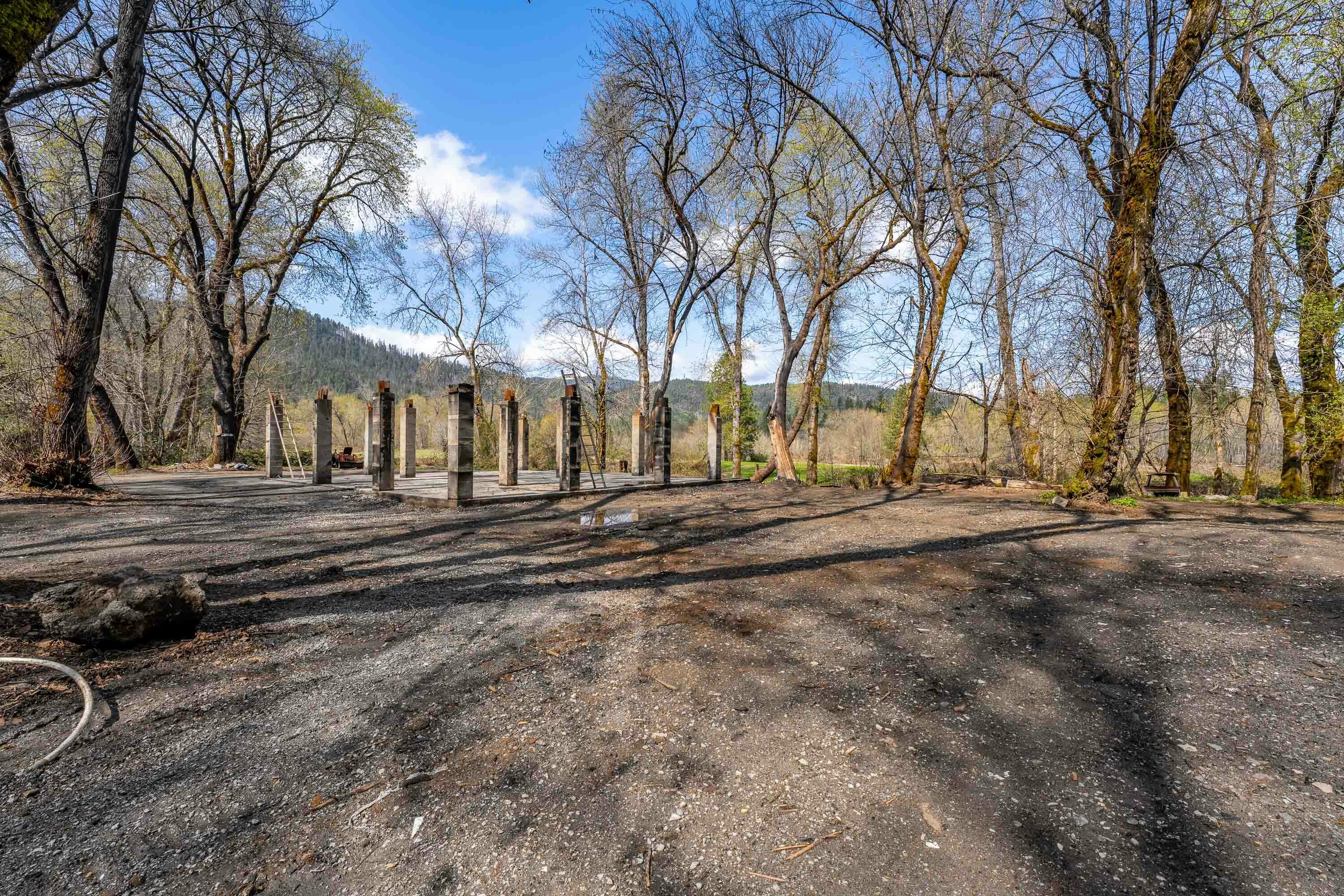 400 Griffin Road Grants Pass, OR 97527 - Photo 11 of 23 tempImagehKRLVy