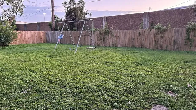 $2,000 | 12302 Wrenthorpe Drive, Houston, TX 77031