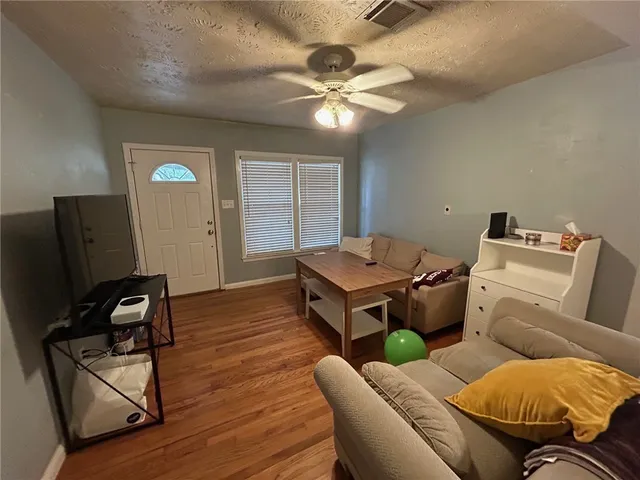 $2,100 | 710 Enfield Street, Bryan, TX 77802