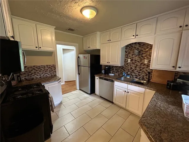 $2,100 | 710 Enfield Street, Bryan, TX 77802