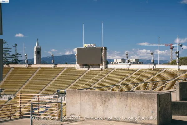 a view of a house with a yard in front of it